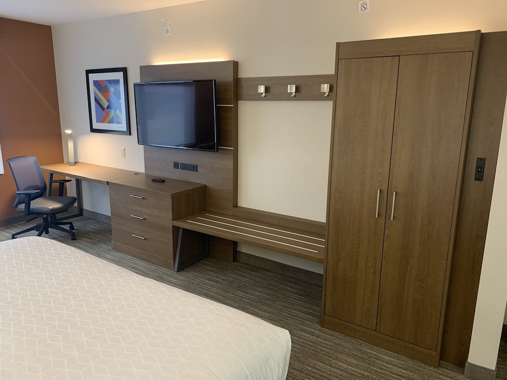 Holiday Inn Express Hotel & Suites Franklin Oil City by IHG - photo 9
