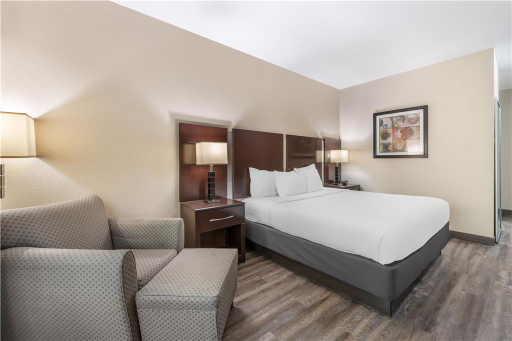 Best Western Plus Eastgate Inn & Suites - photo 18