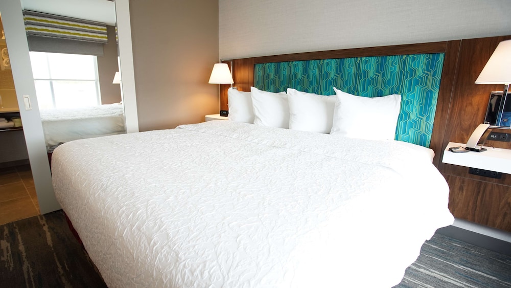 Hampton Inn & Suites St. Clairsville - photo 16