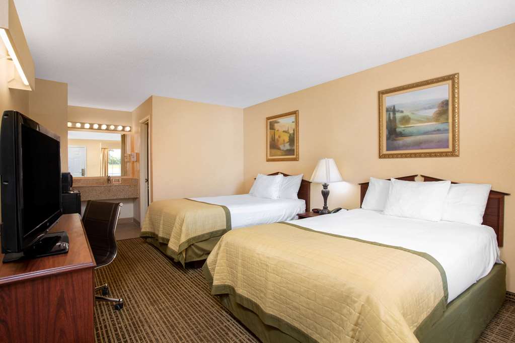 Baymont by Wyndham Easley Greenville - photo 12