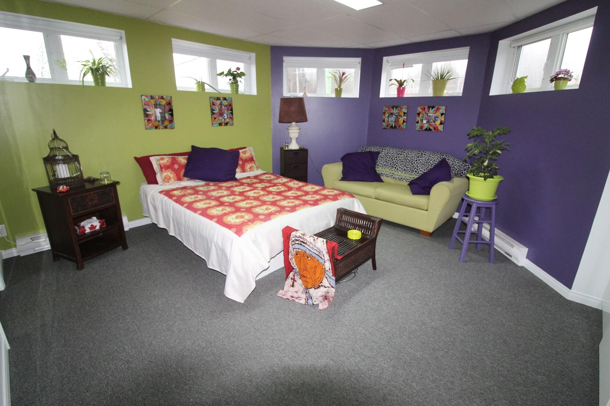 Room in Guest Room Gandhi Very Large Room Decorated in Indian Style Office Space and Sofa in La Malbaie, Canada