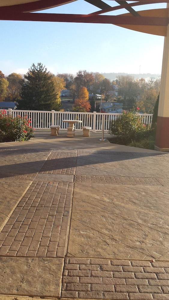 Paradise Inn & Suites - photo 25