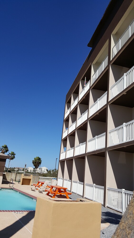 Blue Bay Inn & Suites - photo 46