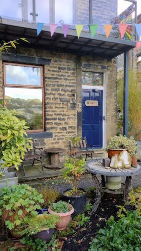 The Cabin Great Views Garden Netflix Near Town — 4-Star Luxury Hotel in Hebden Bridge, United Kingdom