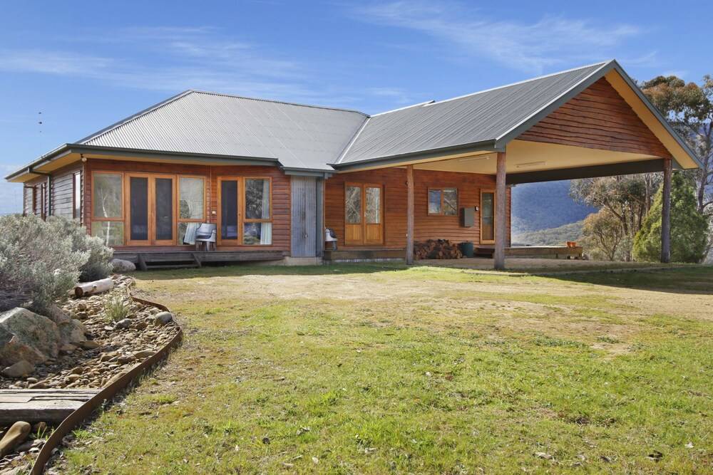 Quins Gap Private Retreat in Bright, Australia