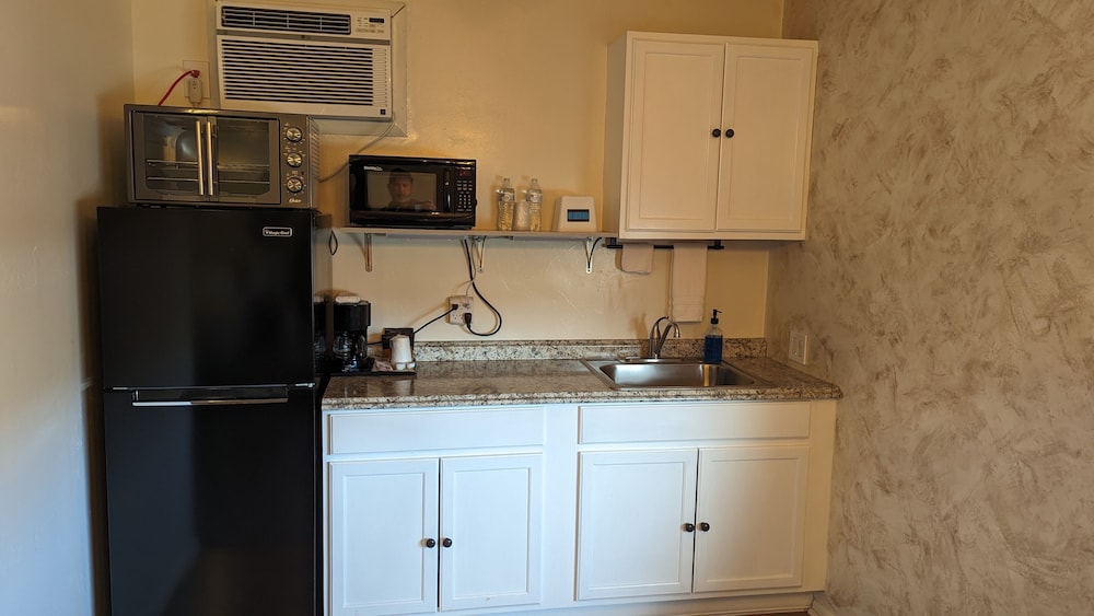Travelodge by Wyndham Salina - photo 17