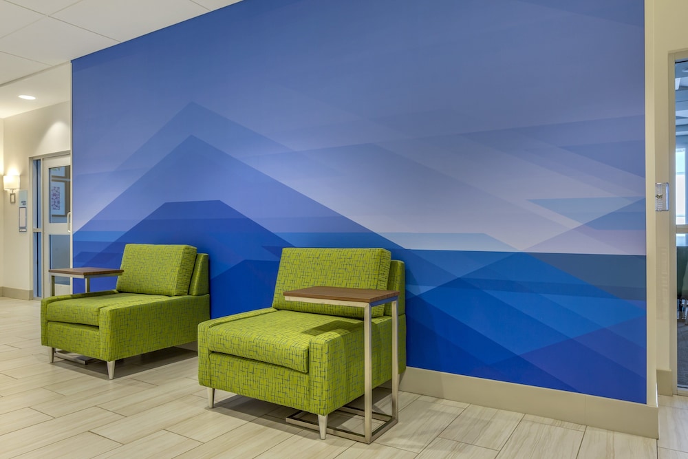 Holiday Inn Express & Suites Phoenix Dwtn State Capitol by IHG - photo 44