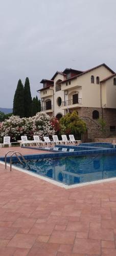 Villa Anna — 4-Star Luxury Hotel in Leptokarya, Greece