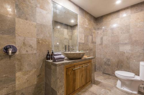 5 bedrooms villa 400m Berawa beach 12m Pool — 4-Star Luxury Hotel in Canggu, Indonesia