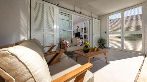 Pretty Green Apartment