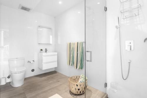 Villa Loggia Oasis Luxurious 6BD 7BA with Resort Style Pool - photo 12