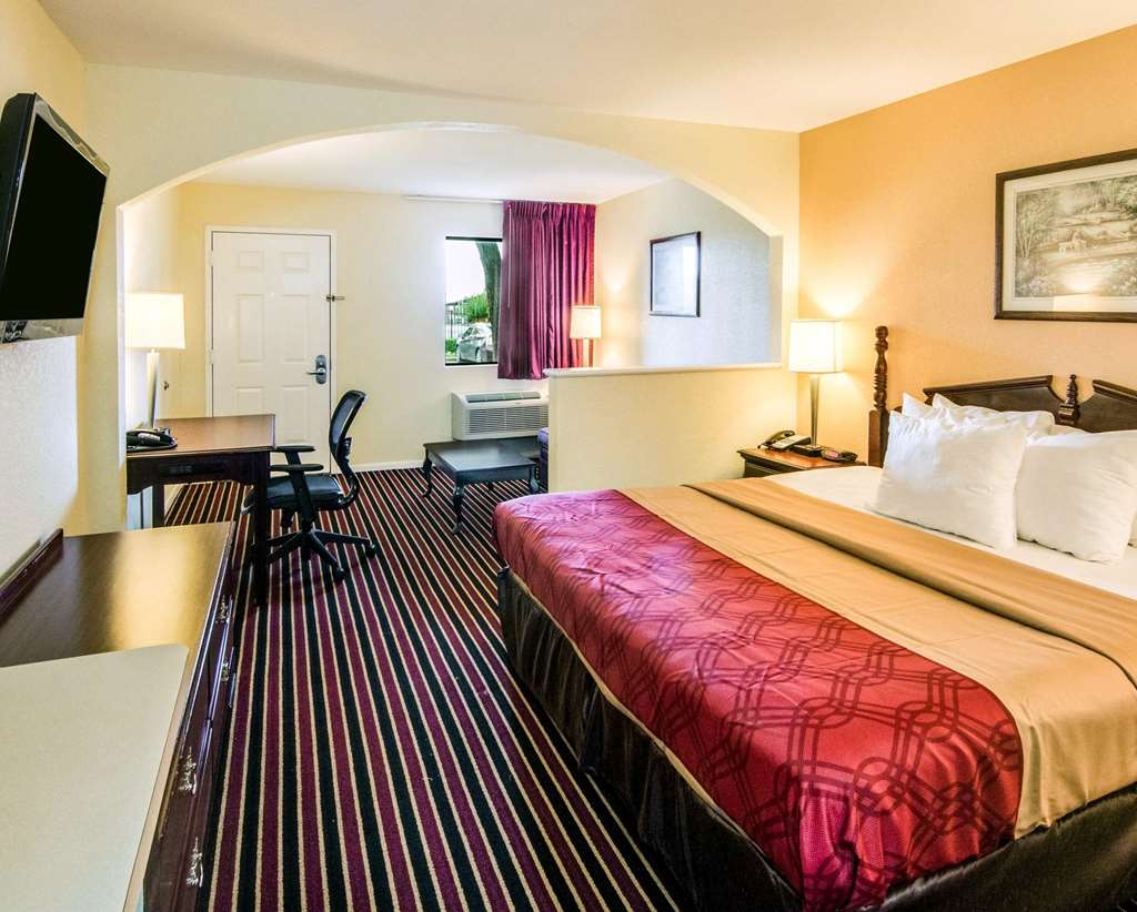 Rodeway Inn & Suites Highway 290 Northwest - photo 17