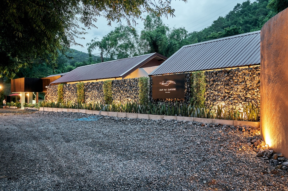 Baan Rai Santisuk — hotel in Lom Sak