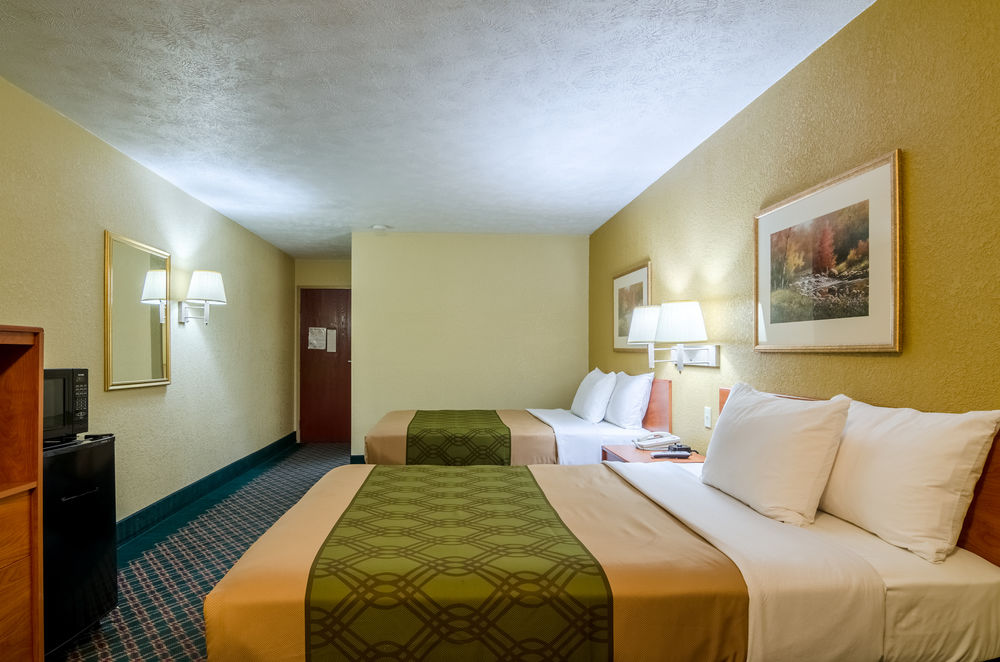 Econo Lodge Interstate 35 Exit 183 - photo 10