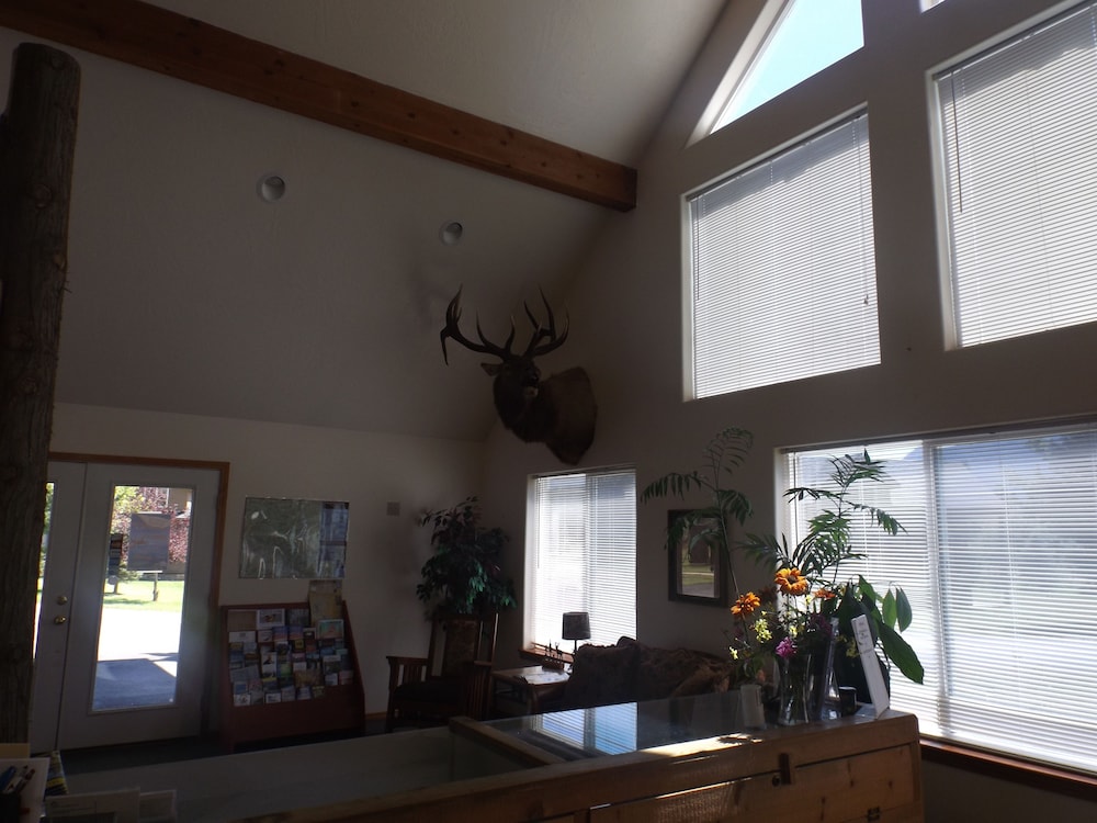 Clark Fork Lodge - photo 2