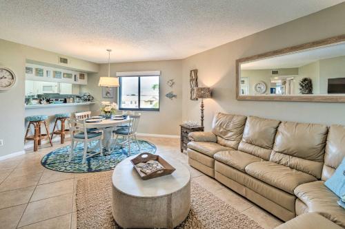Resort Condo with Beach Access on Anna Maria Island in Bradenton Beach, United States