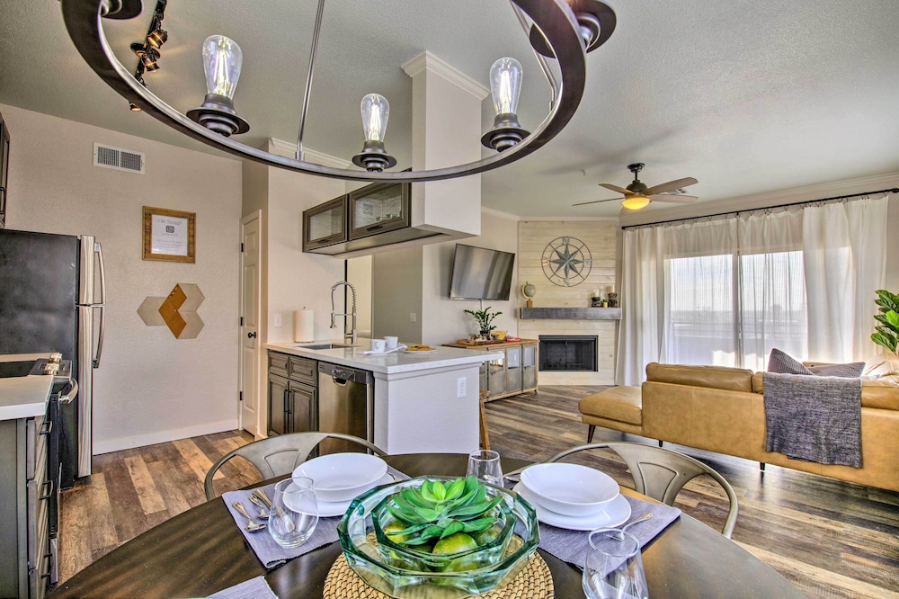 Modern Phoenix Condo w Resort Pool & Spa - photo 9