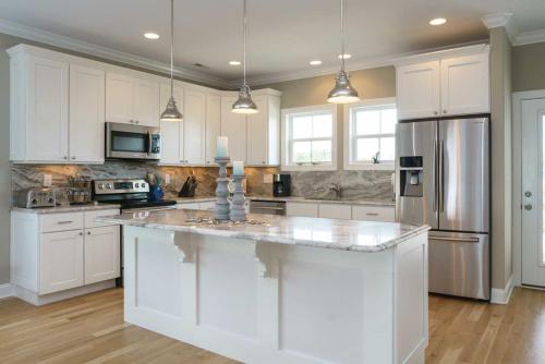 Porpoise Driven Life by Oak Island Accommodations - photo 14