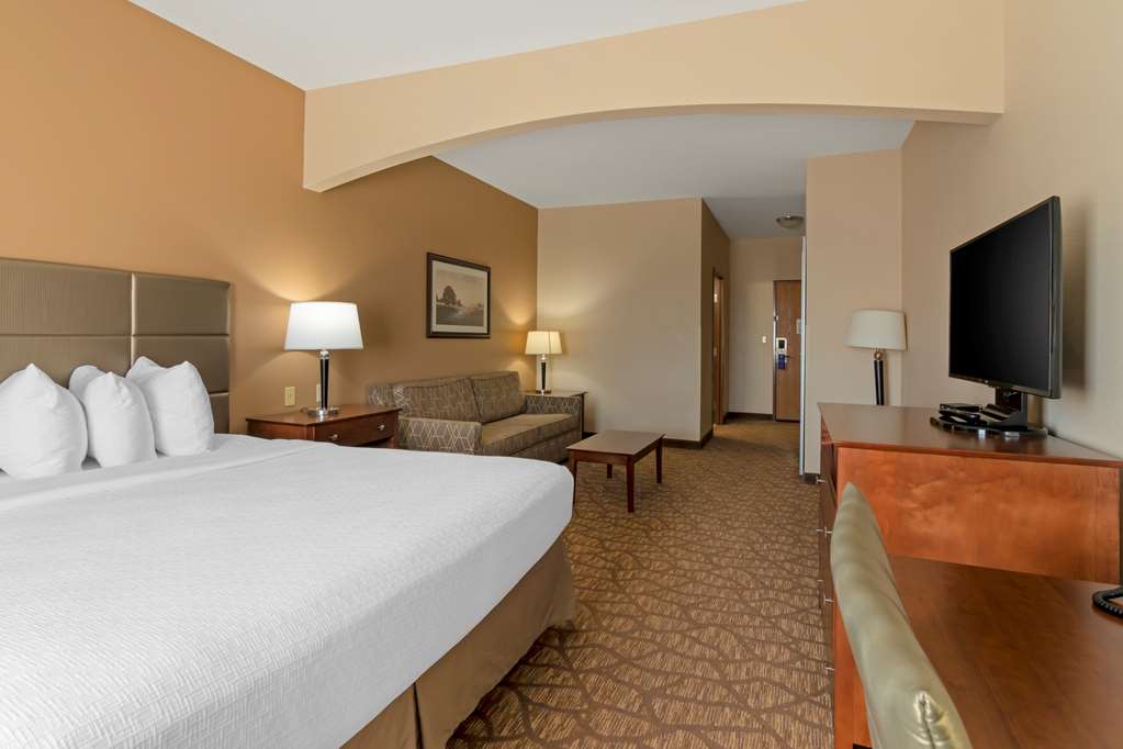 Best Western Plus Butterfield Inn - photo 13