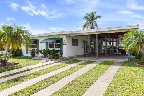 Gulf Coast Getaway Pool Kayaks Fishing in North Port, United States