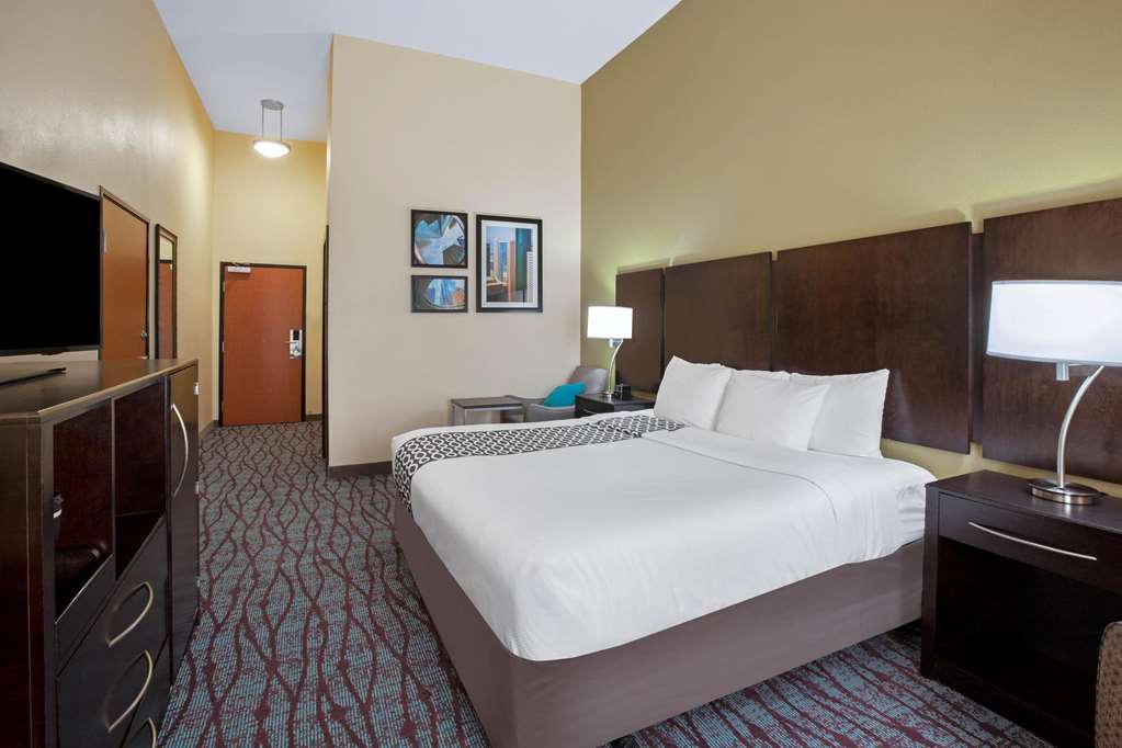 La Quinta Inn & Suites By Wyndham Houston Pasadena North - photo 13