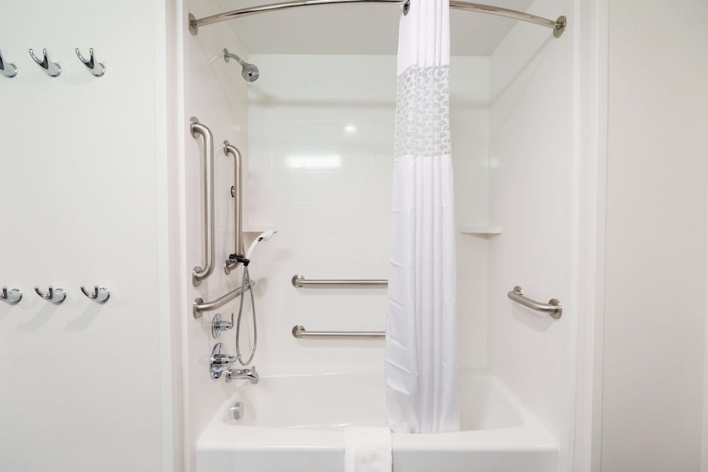 Hampton Inn El Reno - photo 37
