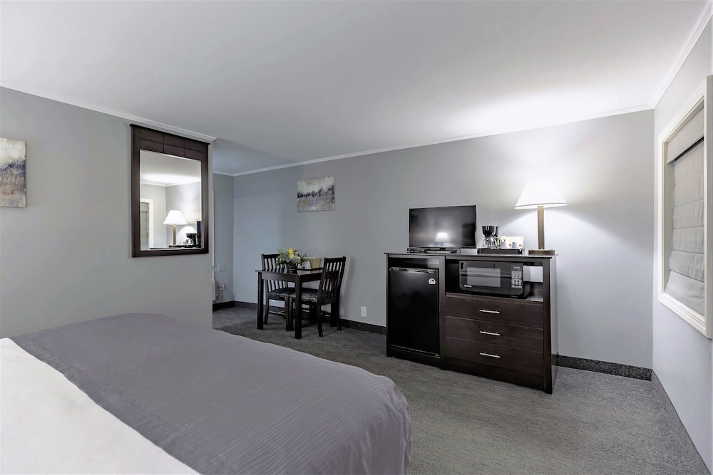 Mt Madison Inn & Suites - photo 29