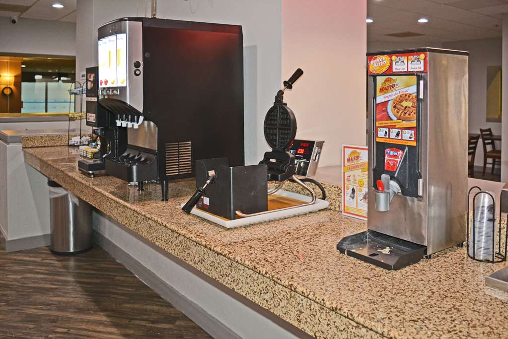 Quality Inn & Suites East Syracuse Carrier Circle - photo 32