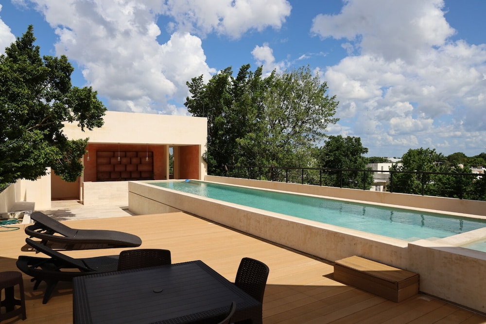 Rooftop pool