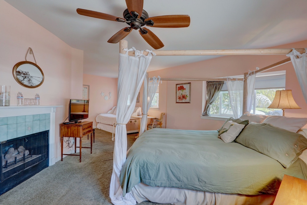 Pelican Cove Inn - photo 47