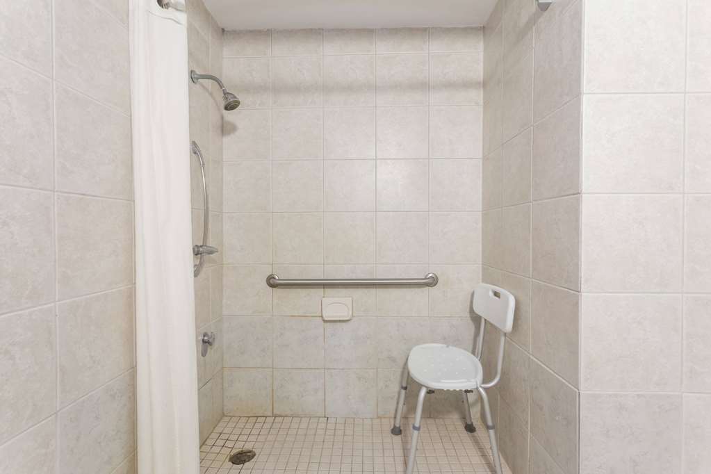 Super 8 by Wyndham Hardeeville Savannah North - photo 12