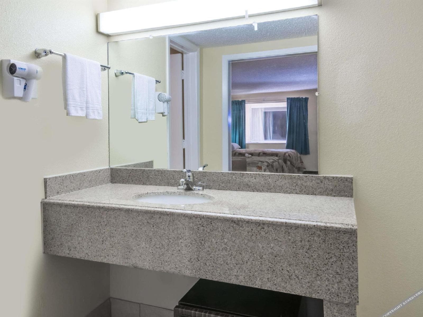 Skylite Inn - photo 18
