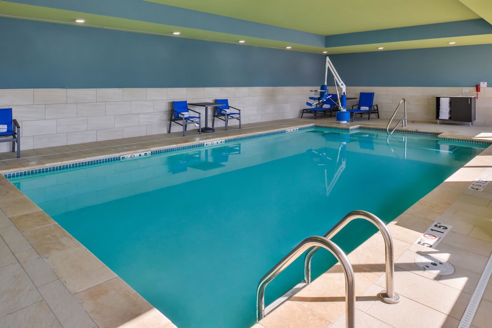 Holiday Inn Express & Suites Kansas City Lee's Summit by IHG - photo 19