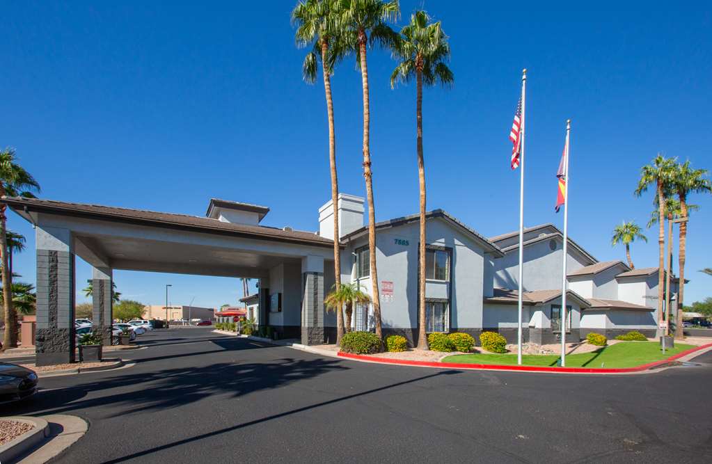 Quality Inn Glendale at Arrowhead Towne Center in Glendale, United States