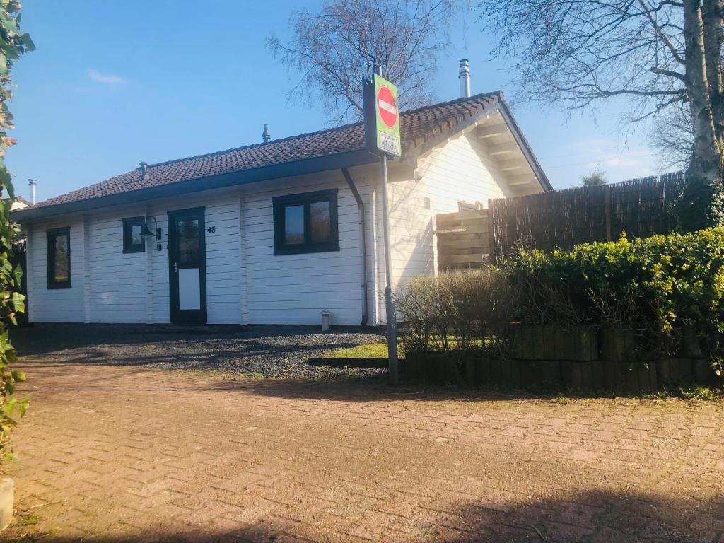 De Genten 2 Vakantiewoning Met Jacuzzi En Sauna — hotel in Ermelo