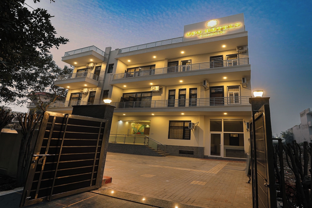 OPO Essential Sec 21 - carbon neutral hotel in Gurgaon