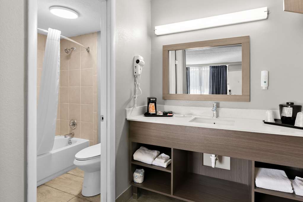 Quality Inn Nashville Opryland Area - photo 17