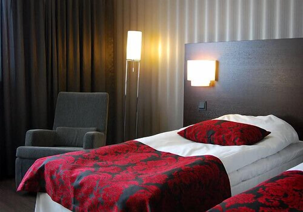 Hotel Raahen Hovi — 4-Star Luxury Hotel in Raahe, Finland