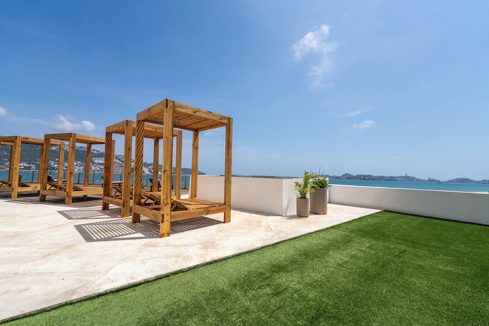 Sundeck
