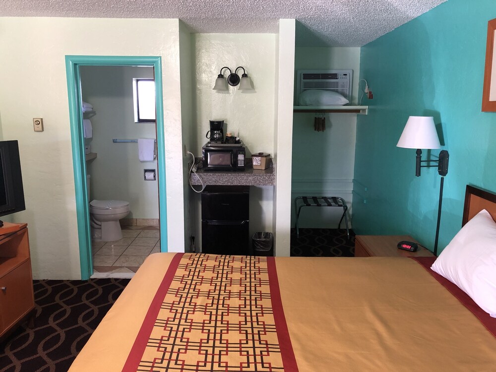 Klamath Motor Lodge - photo 11
