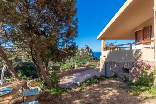 Villa Aloe 2 — 4-Star Luxury Hotel in None, Italy
