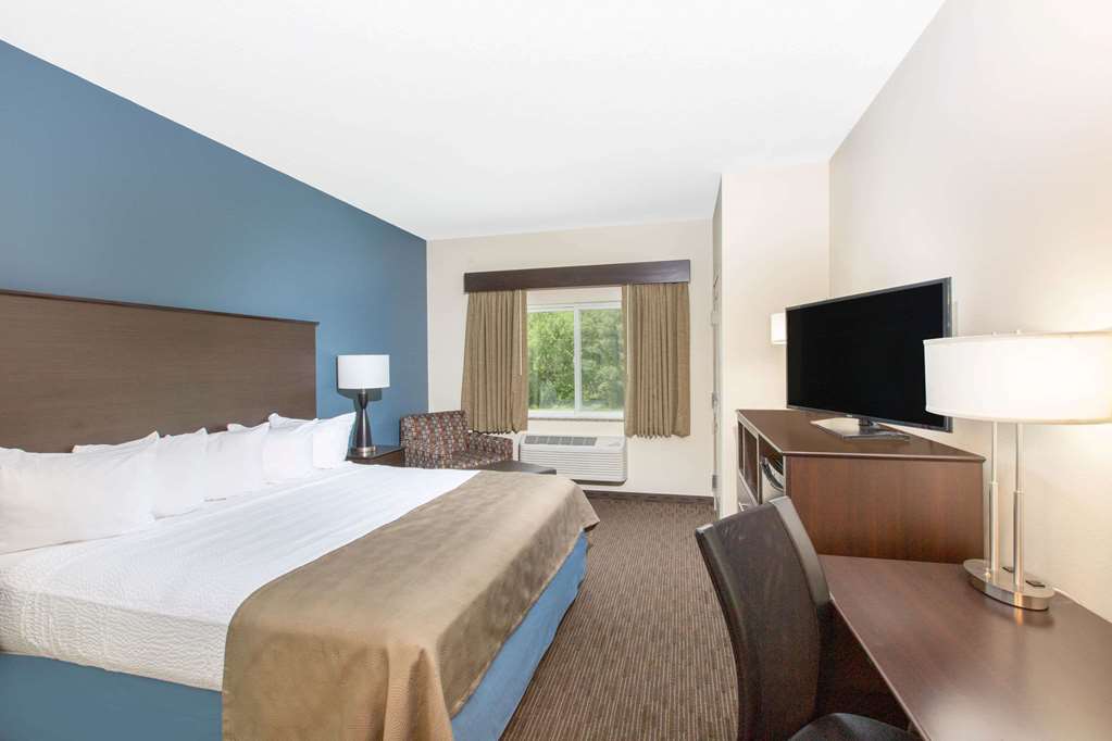 AmericInn by Wyndham Humboldt - photo 14