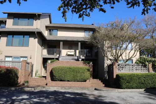 1902 Bohicket Marina in Seabrook Island, United States