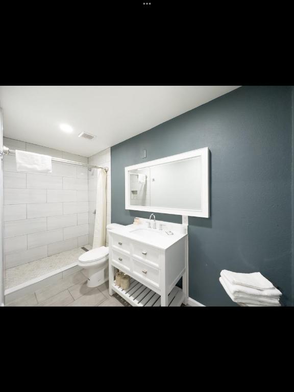 Courtesy Inn And Suites - photo 22