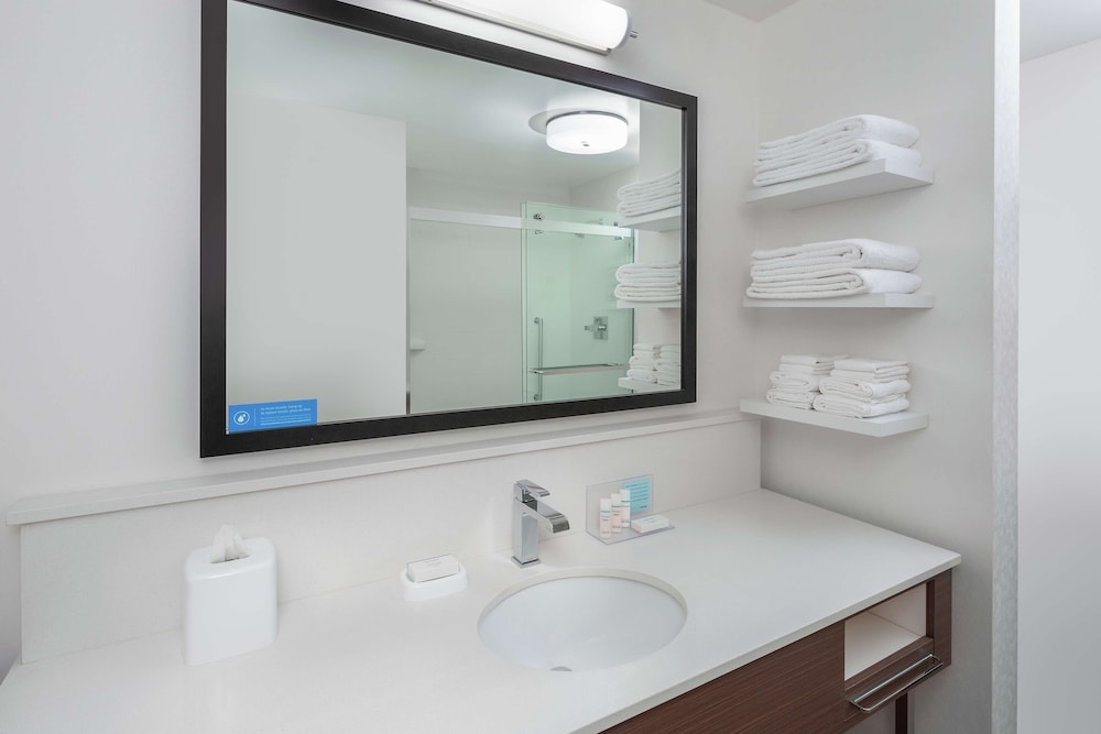 Hampton Inn & Suites San Diego Airport Liberty Station - photo 40