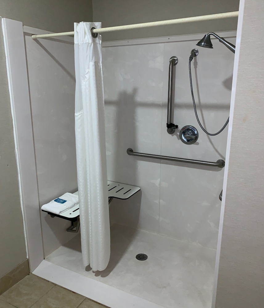 Holiday Inn Express Hotel & Suites Gainesville by IHG - photo 32