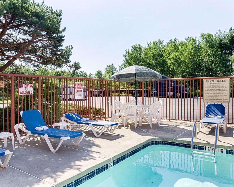 Quality Inn & Suites - photo 32