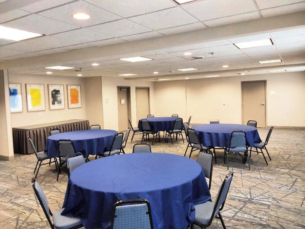 Holiday Inn Express & Suites Antigo by IHG - photo 43
