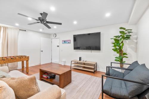 Game Room & In Unit Laundry 15 Min to Disney — hotel in Artesia