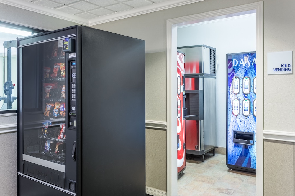 Holiday Inn Express Hotel & Suites Lake Charles by IHG - photo 27